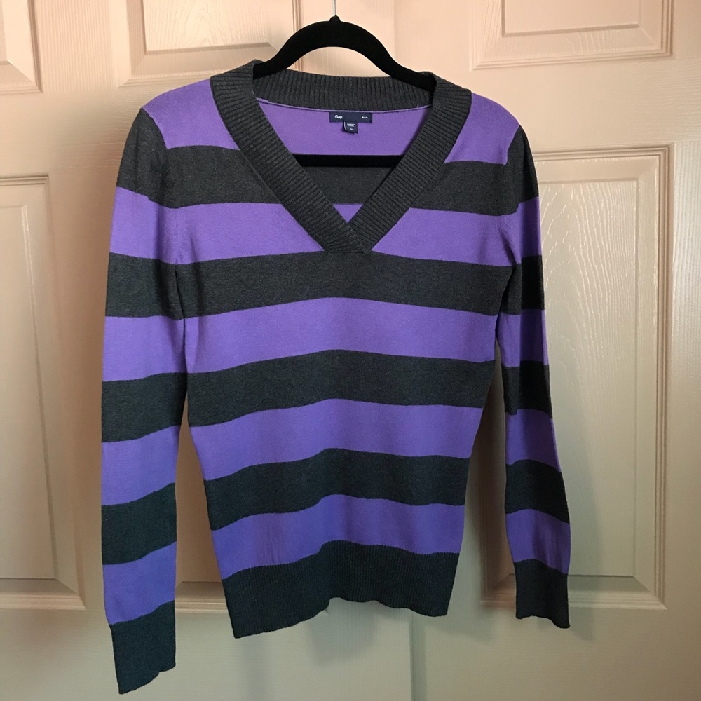Gap purple and grey rugby v-neck